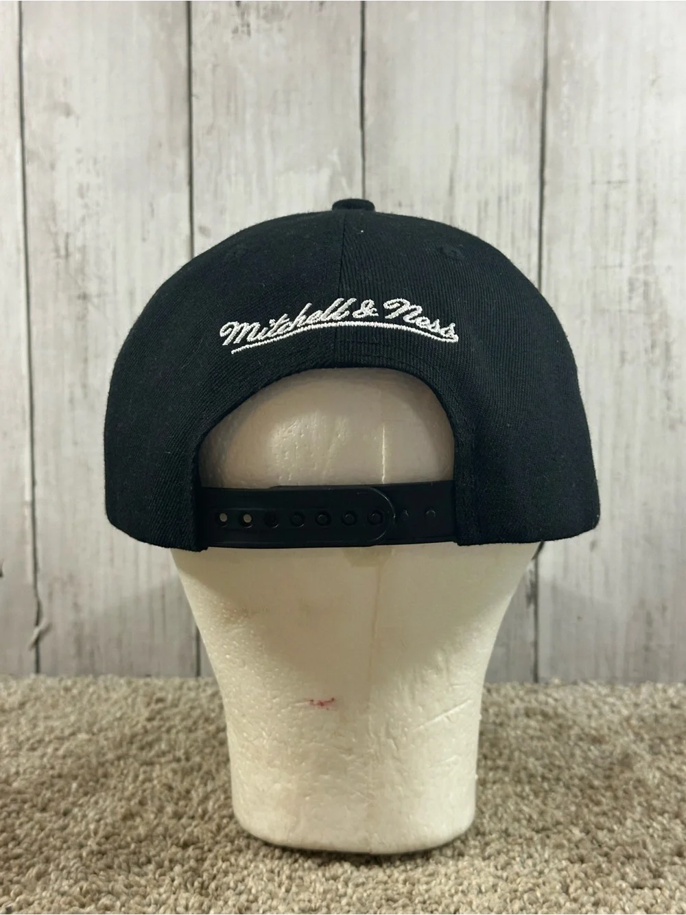 Mitchell & Ness NFL Los Angeles Raiders Script Snapback Men’s Hat
